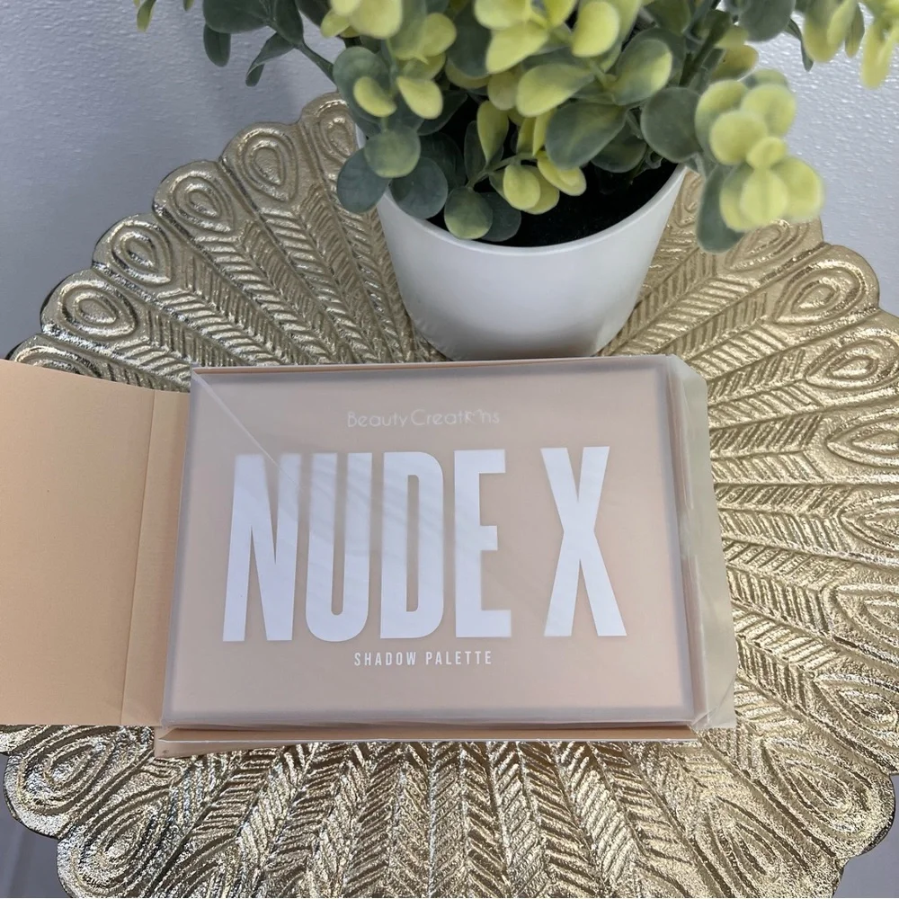 NWB NUDE X SHADOW PALETTE‎